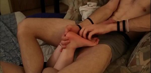  He is in love with her feet